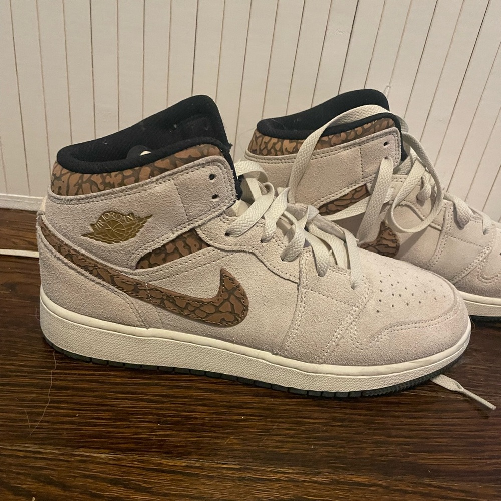 Nike Kids Air Jordan 1 Mid SE Sneaker